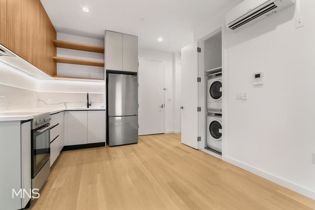 Building Photo - 583 Lorimer Street