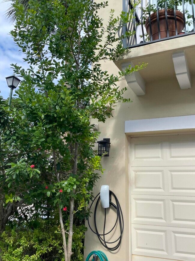Foto del edificio - 552 NW 39th Cir