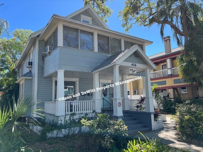 Building Photo - 2 Bed/1 Bath - Unit 1