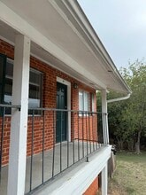 Building Photo - 1690 Hofheinz St