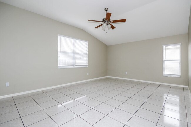 Foto del edificio - 1708 Honey Ridge Pl