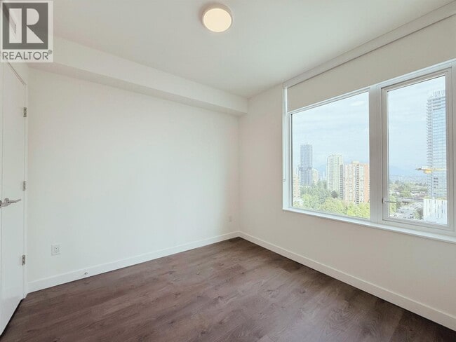 Building Photo - 6468-6468 Willingdon Ave