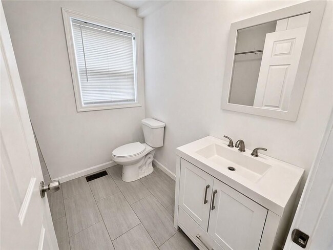 Foto del edificio - 35 Douglas Ave