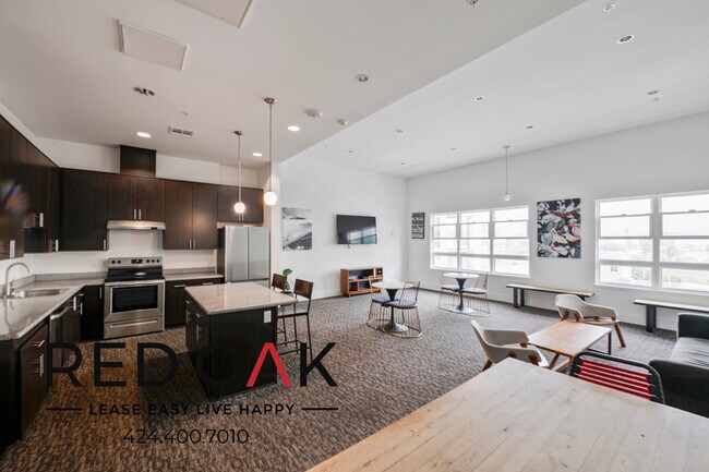 Foto del edificio - 5837 W Sunset Blvd