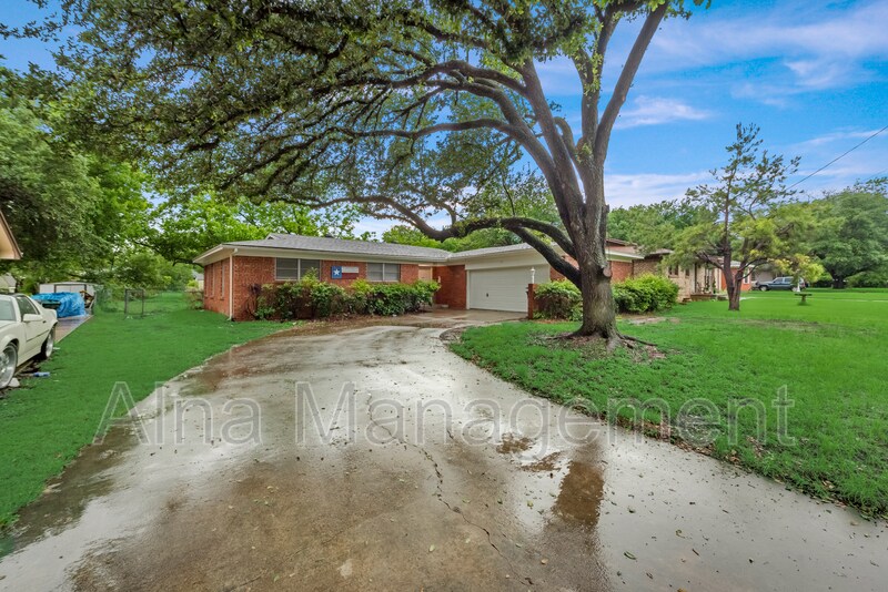 Foto principal - 805 N Douglas Ave