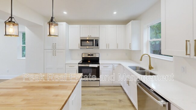 Building Photo - 2016 Towner Ave SW