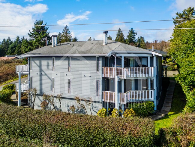 Foto del edificio - Water view 4 plex close to Silverdale and Public Transportation.