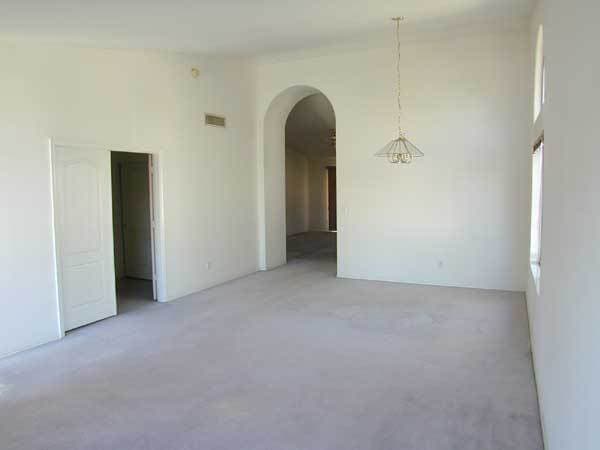 Building Photo - Amazing 4 bed/2 bath home located in conve...