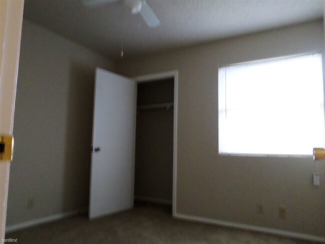 Building Photo - 2 br, 1 bath Apartment - 2202 leah Cove