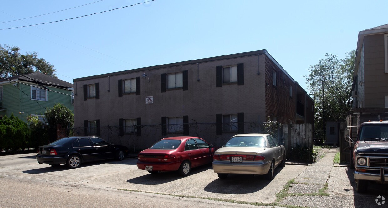 Building Photo - 955 Violet St