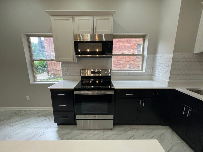Foto del edificio - 3837 Beechwood Blvd