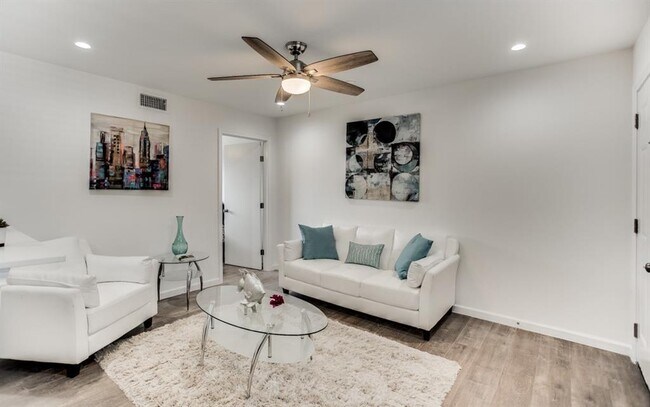 Building Photo - 4919 San Jacinto St