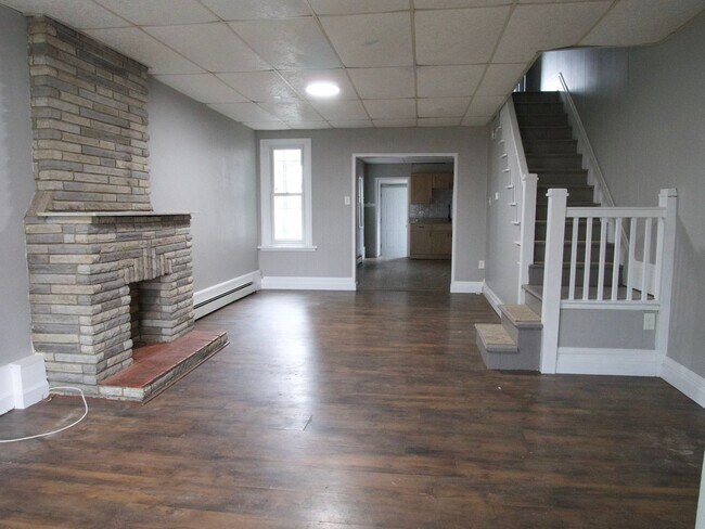 Foto del edificio - Spacious 4-Bedroom, 1- Bathroom Row home in Allentown – Section 8 Encouraged to Apply!