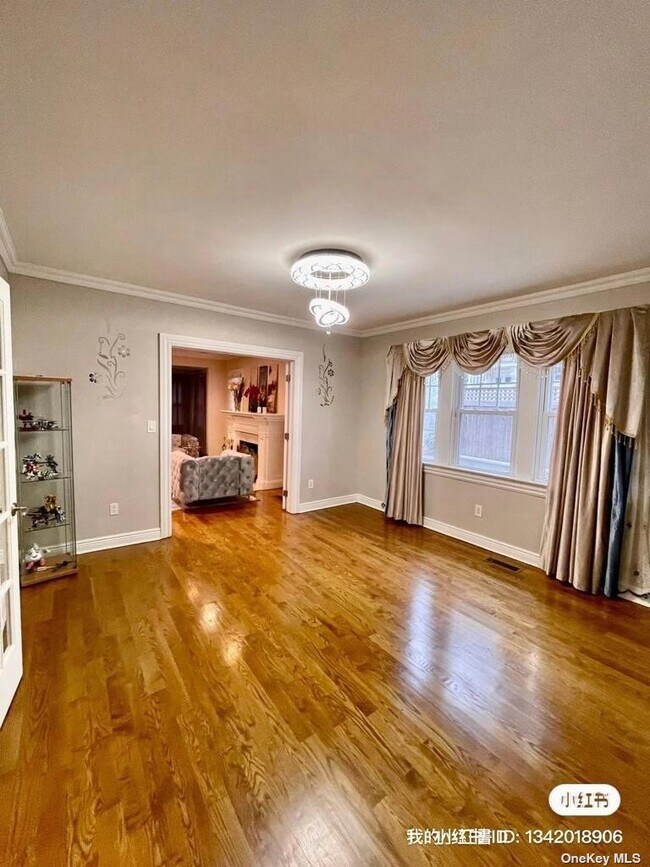 Foto del edificio - 49-12 Browvale Ln