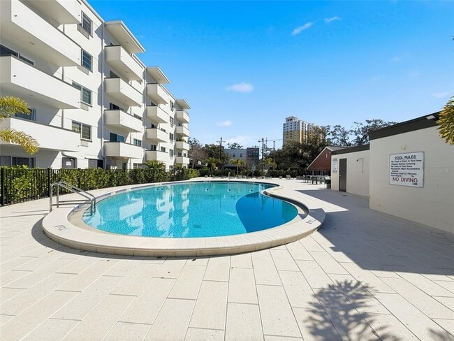 Foto del edificio - 406 S Cedar Ave