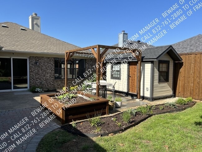 Building Photo - 645 Thompson Dr