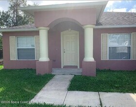 Building Photo - 1218 Sanchez St SE