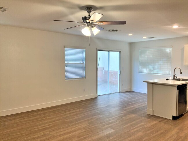 Building Photo - 539 Eresma St