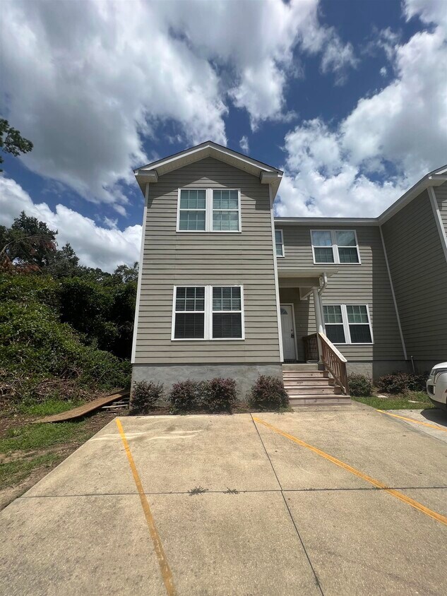 Primary Photo - 1856 Ivy Ln