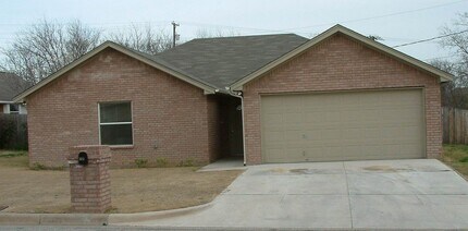 Building Photo - 3713 Devonaire Dr