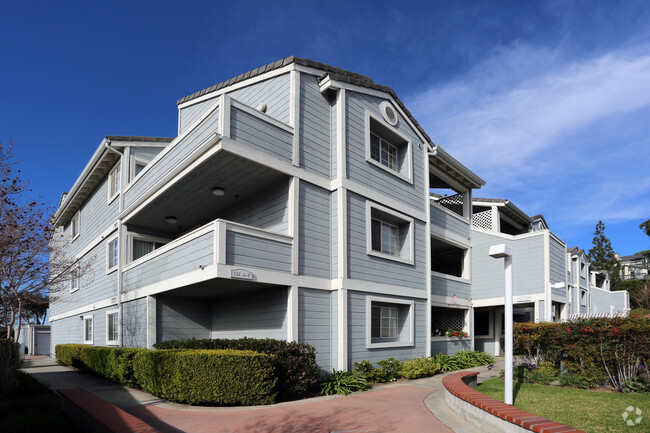 Building Photo - Lakeview Terrace Condominiums