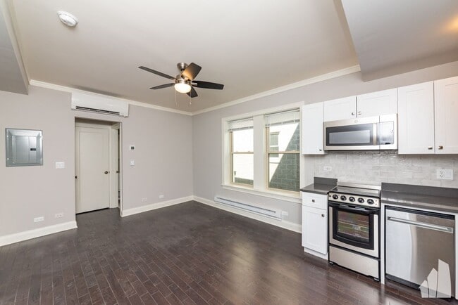 Building Photo - 640 W Wrightwood Ave
