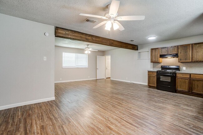 Foto del edificio - Charming Home located in the heart of Burleson!
