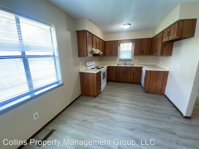 Building Photo - 3 br, 2 bath House - 3332 W Riverside St
