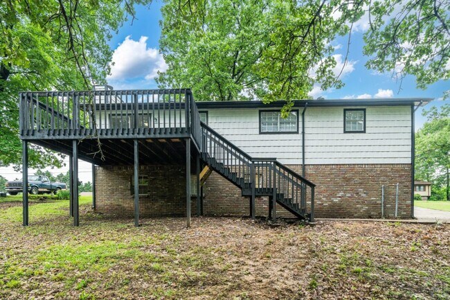 Foto del edificio - Now Leasing! 4-Bedroom Home with Modern Features & Great Layout