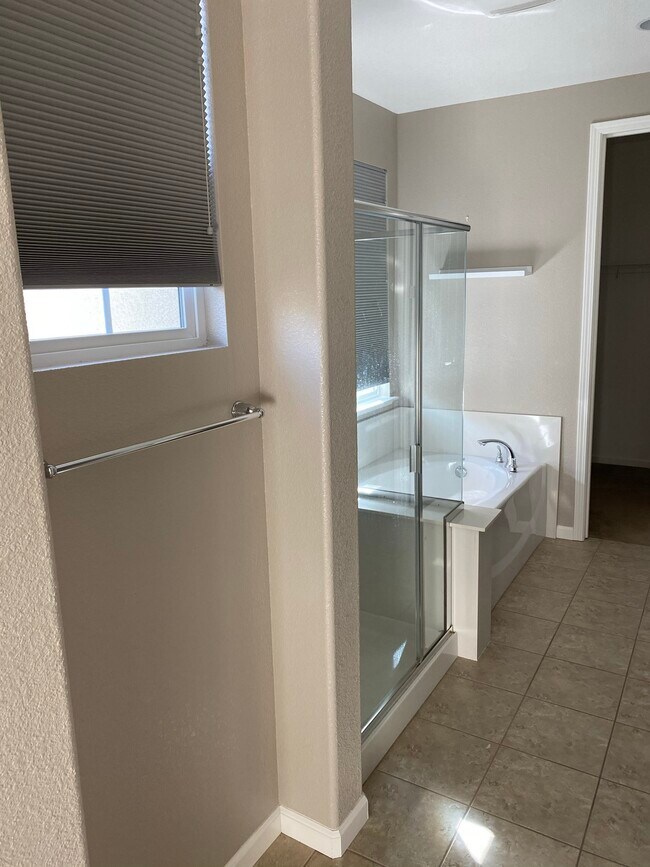 Foto del edificio - 65 Halsey Ct