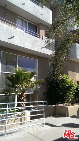 Primary Photo - 1616 N Serrano Ave