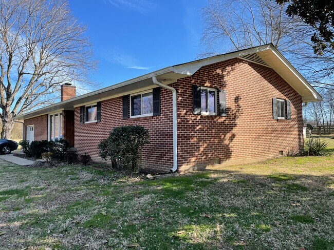 Foto del edificio - 8405 Enterprise Rd