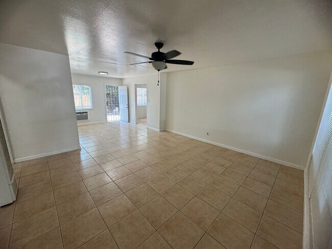Foto del edificio - Updated Three Bedroom Corner Lot Home