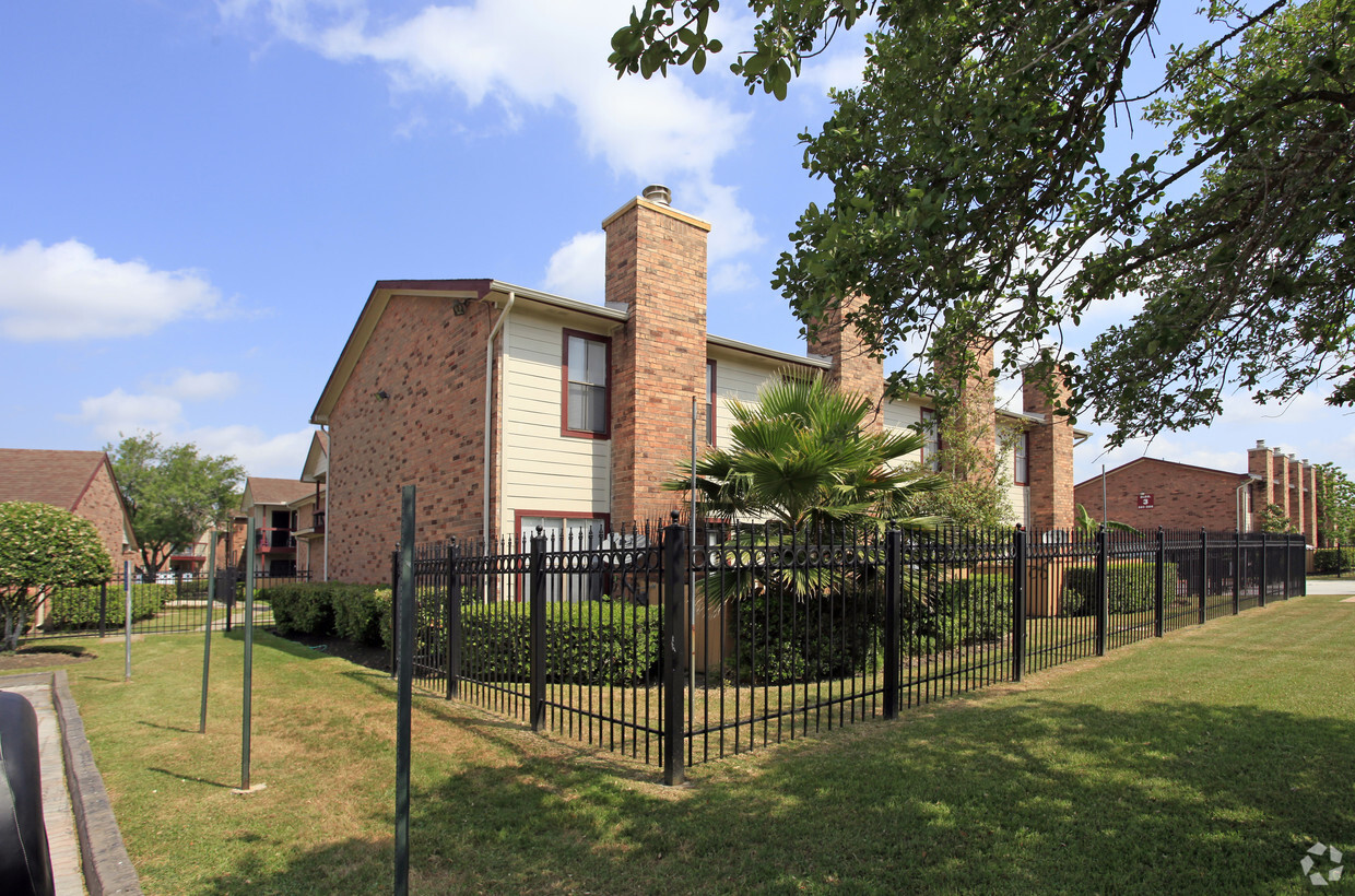 Building Photo - Cimarron Landing