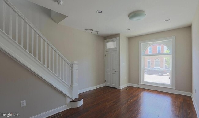 Building Photo - 901 N Montford Ave