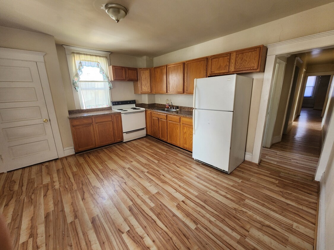 327 Race St Unit B, Cumberland, MD 21502 Apartments in Cumberland, MD