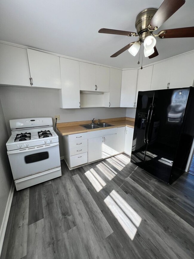 Foto del edificio - 3-Bed, 2-Bath Home with Finished Basement