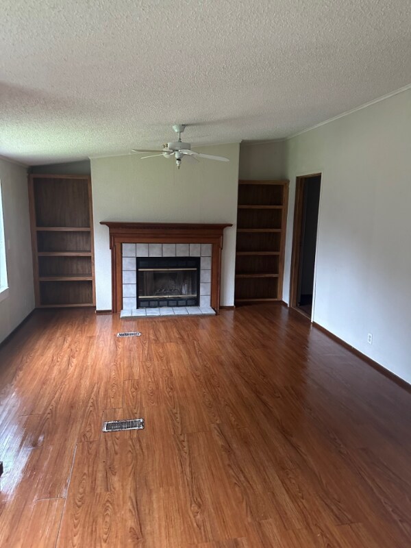 Foto del edificio - 1135 Benevolence Way