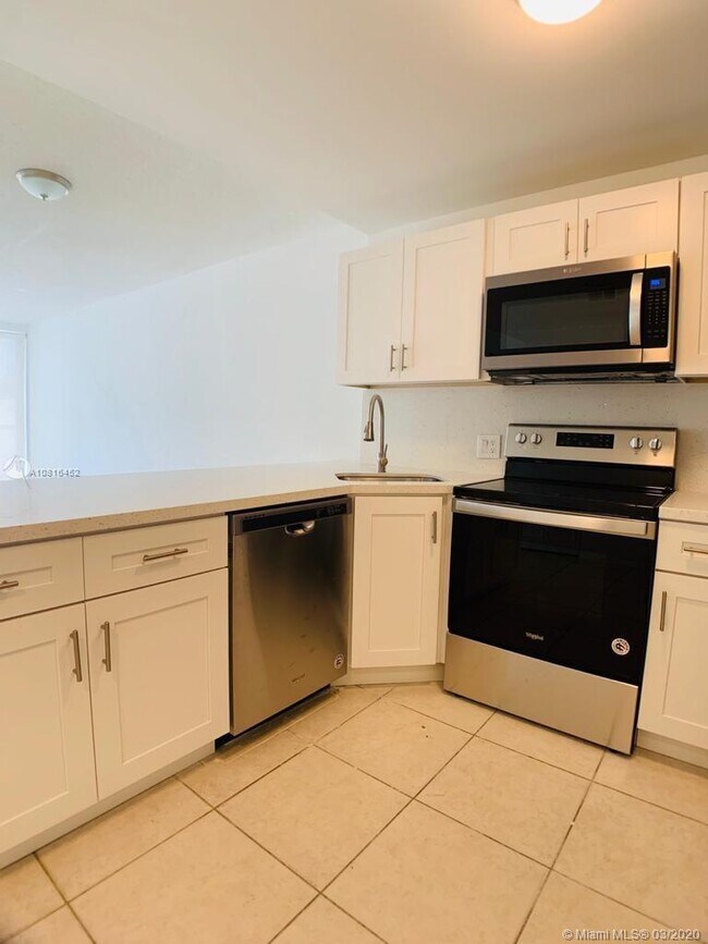Foto del edificio - 2345 NE 135th St