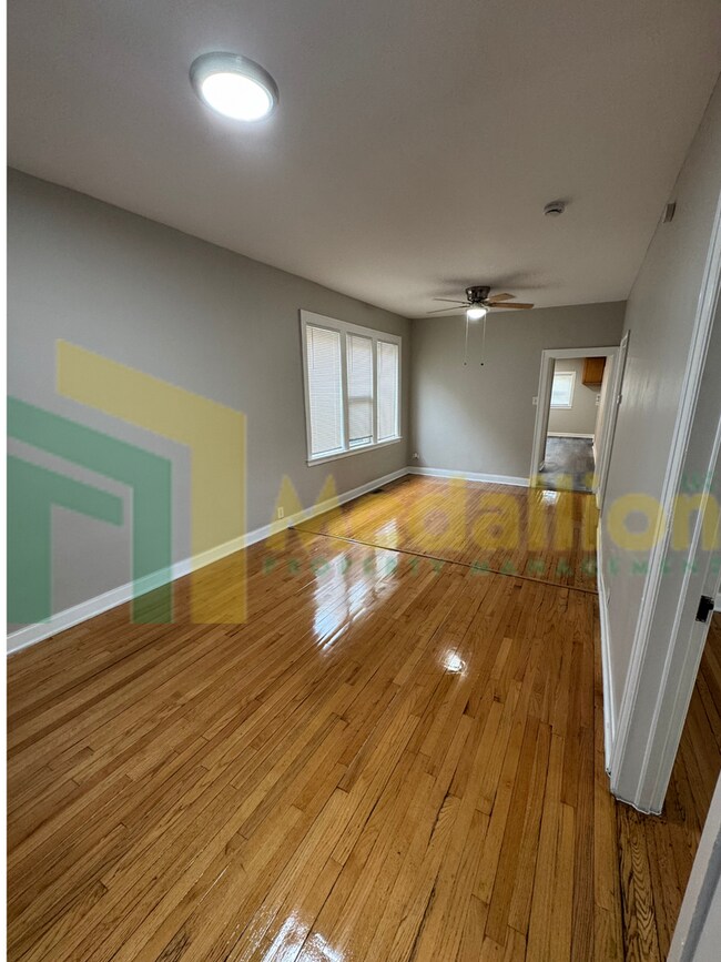 Foto del edificio - Charming Recently Updated Home 4-5 beds wi...