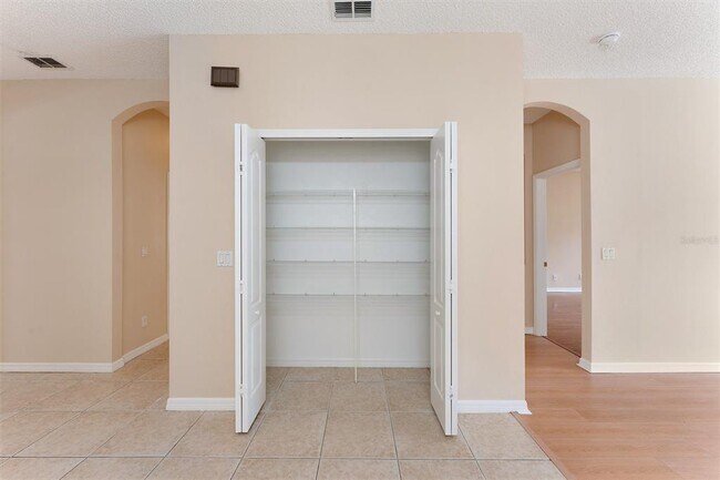 Building Photo - 207 Little Creek Ln