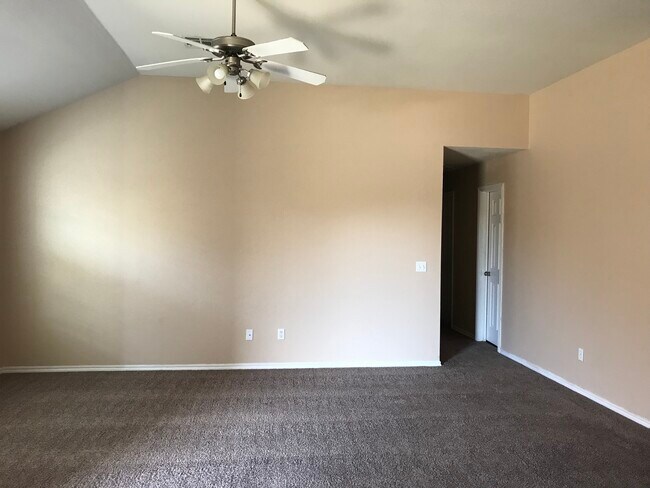 Building Photo - 501 Apache Gate Dr