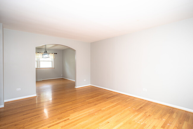 Building Photo - 238 N Yale Ave