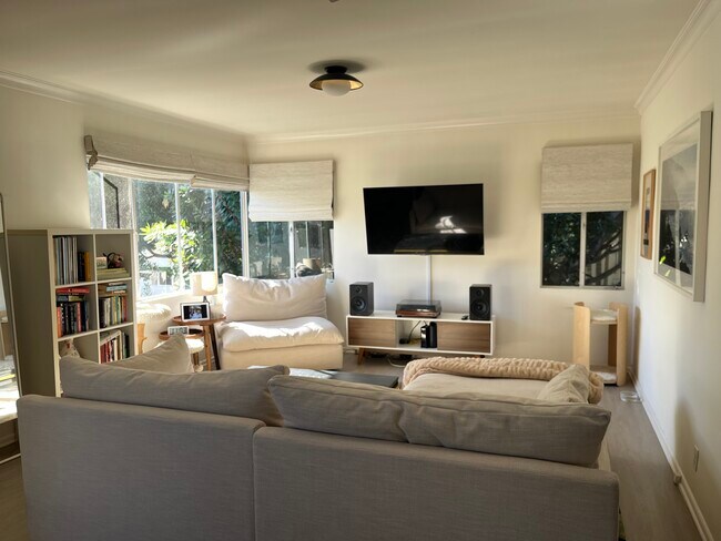 Building Photo - 927 20th St