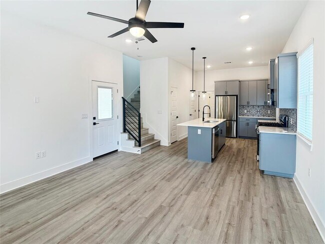 Foto del edificio - 6107 Begonia Cir