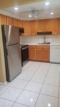 Building Photo - 116 Burgundy B