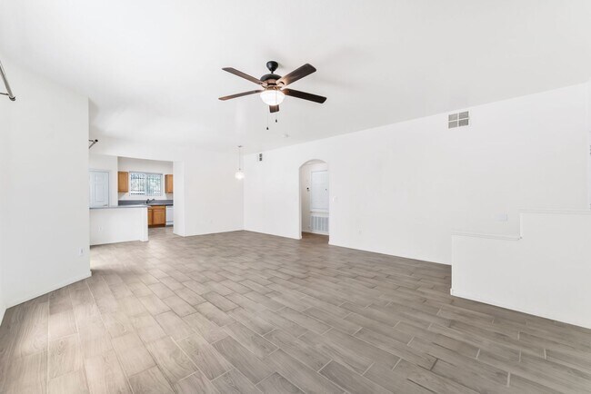 Foto del edificio - 6164 Pine Villa Ave