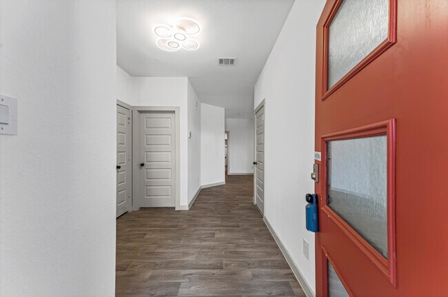 Building Photo - 14706 Sweetwater Dr