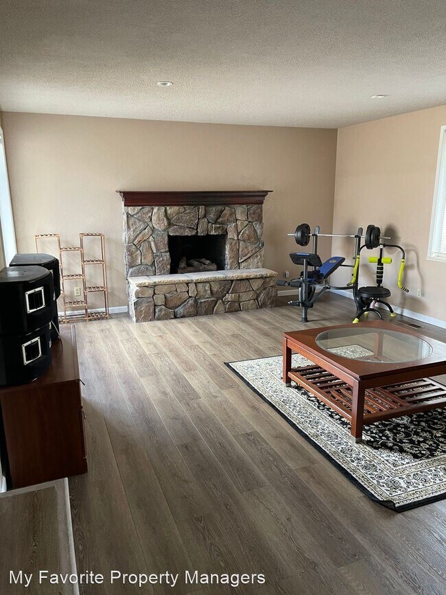 Building Photo - 4 br, 3 bath House - 2442 Dellwood Ave.