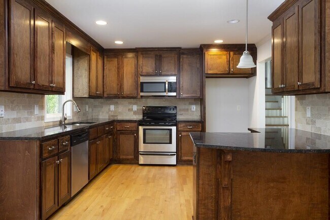 Building Photo - 3745 Hickory Pl SE